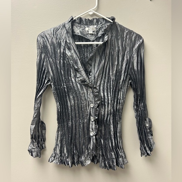 Jaipur Tops - Jaipur Women’s‎ Silver/Metallic Crinkle Long Sleeve Top